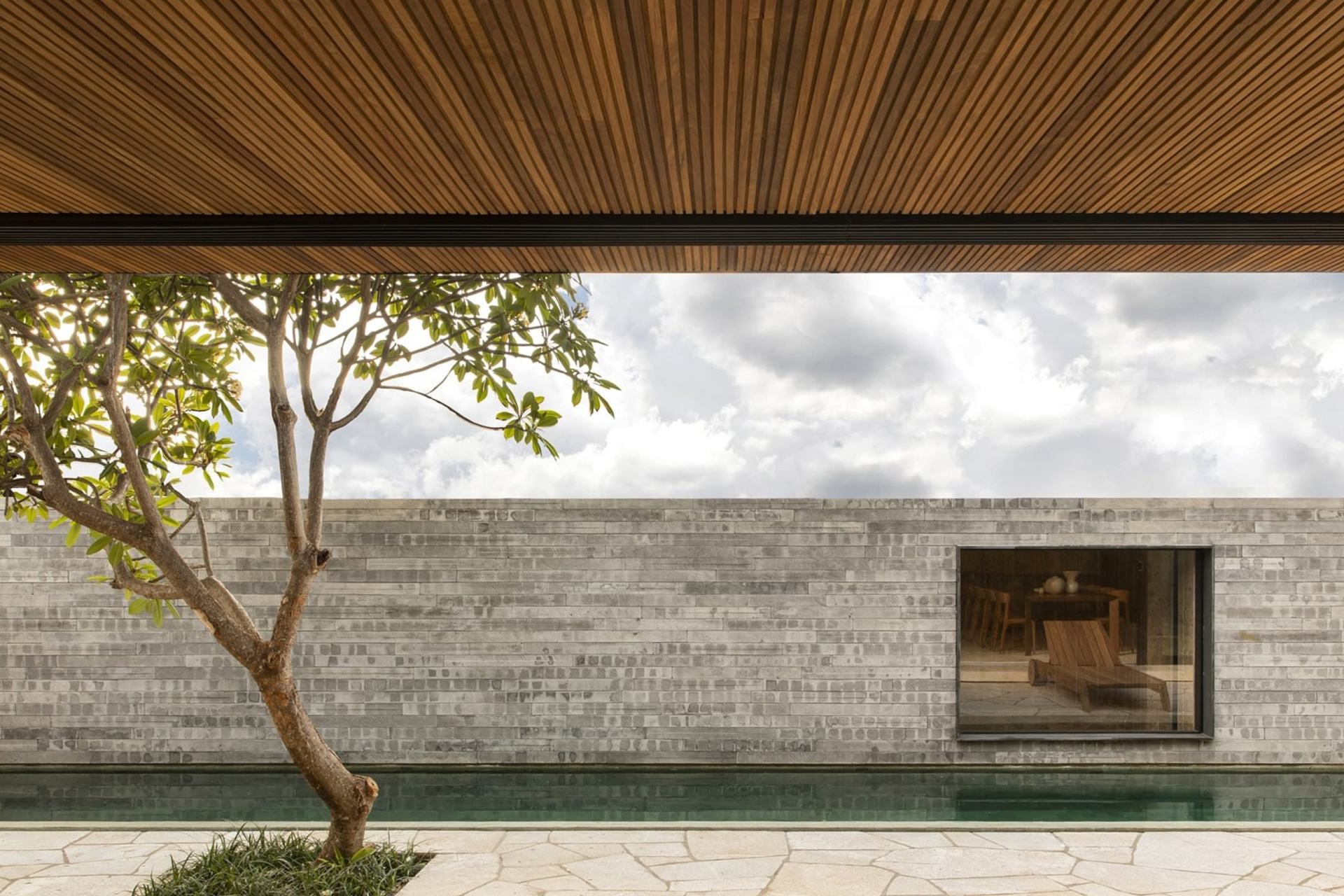 Casa Q04L63 by Brazilian firm mf+arquitetos